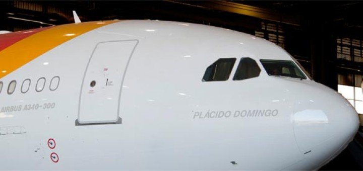 Iberia le dedica su último avión a Placido Domingo 2